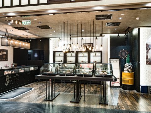 銀光流彩 銀飾店里的時(shí)光印記與時(shí)尚美學(xué)